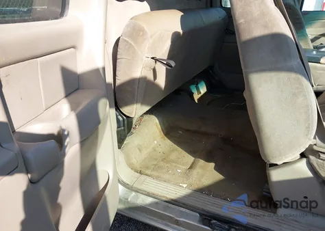 2002 Chevrolet Silverado 1500 Ls z USA, uszkodzony, nr VIN 2GCEC19T421332059